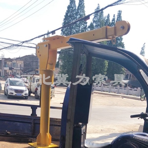 輕型貨車(chē)小型電動(dòng)提升機(jī)吊裝瓷磚