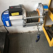 多功能電動(dòng)提升機(jī)用于汽修廠